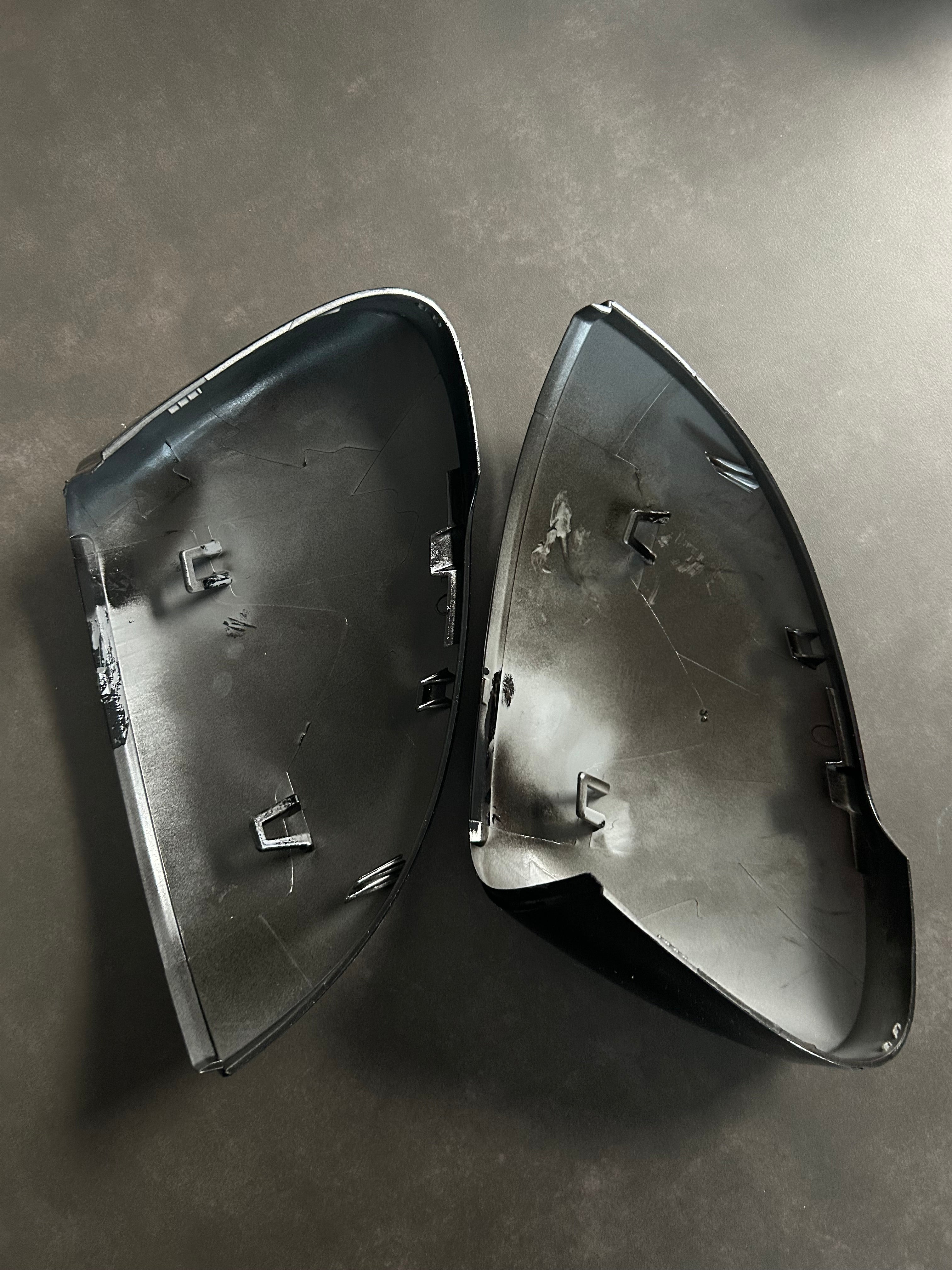 VW Golf 8 Spiegelkappen Schwarz