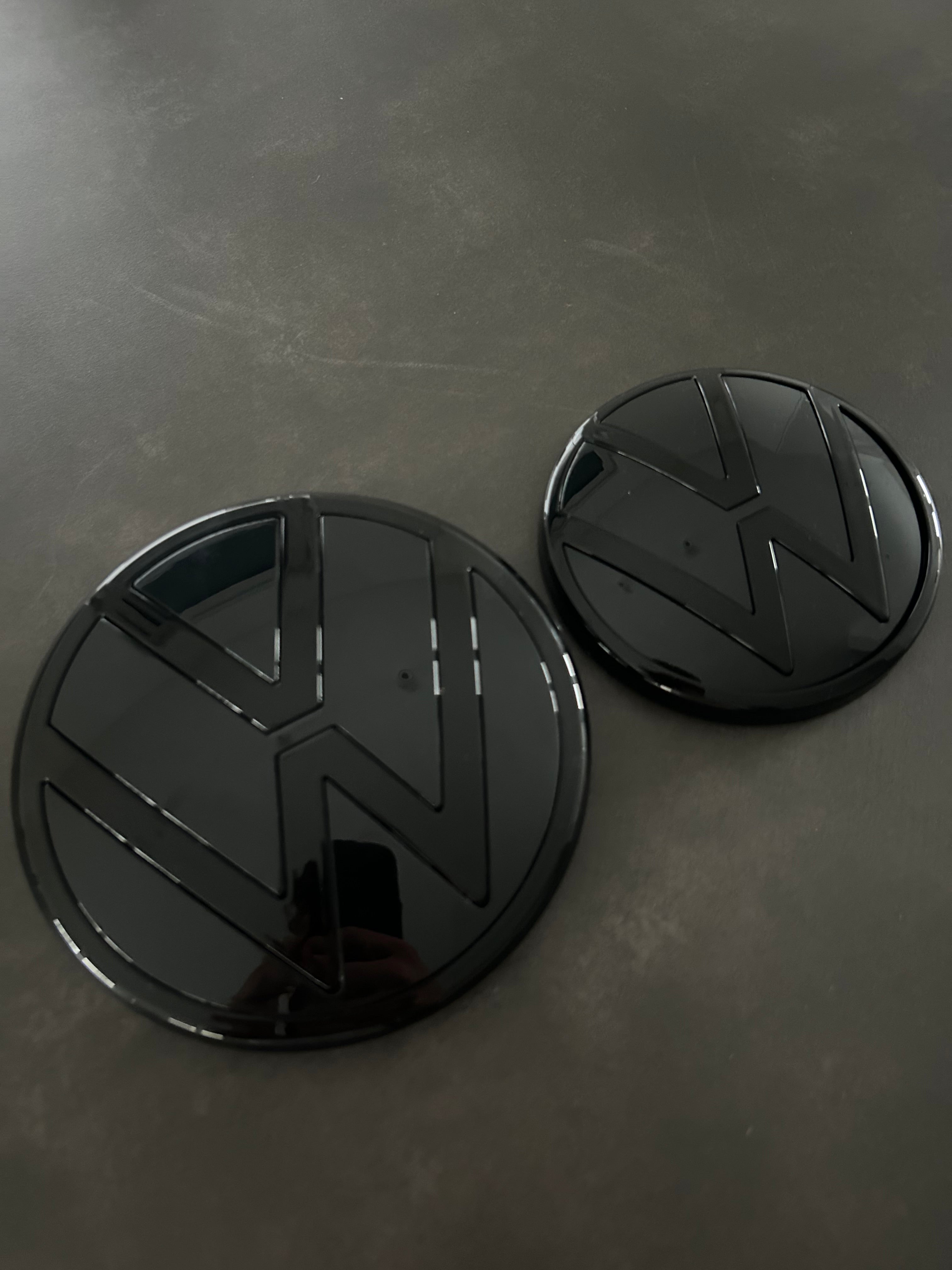 VW Golf 8 Emblem vorne und hinten - Schwarz/Schwarz mit ACC