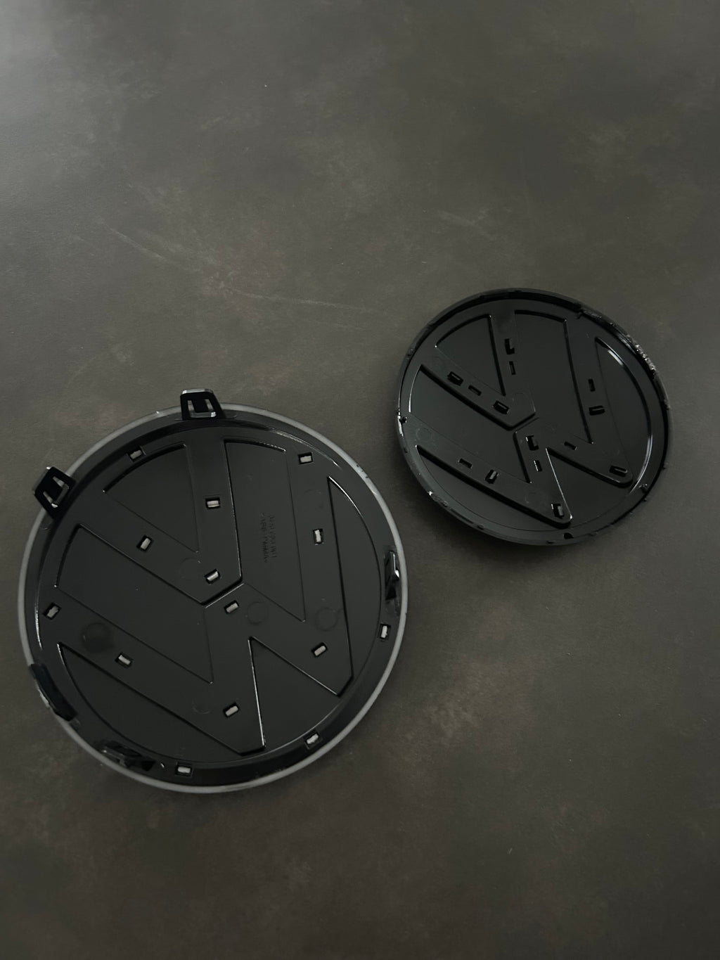 VW Golf 8 Emblem vorne und hinten - Schwarz/Schwarz mit ACC