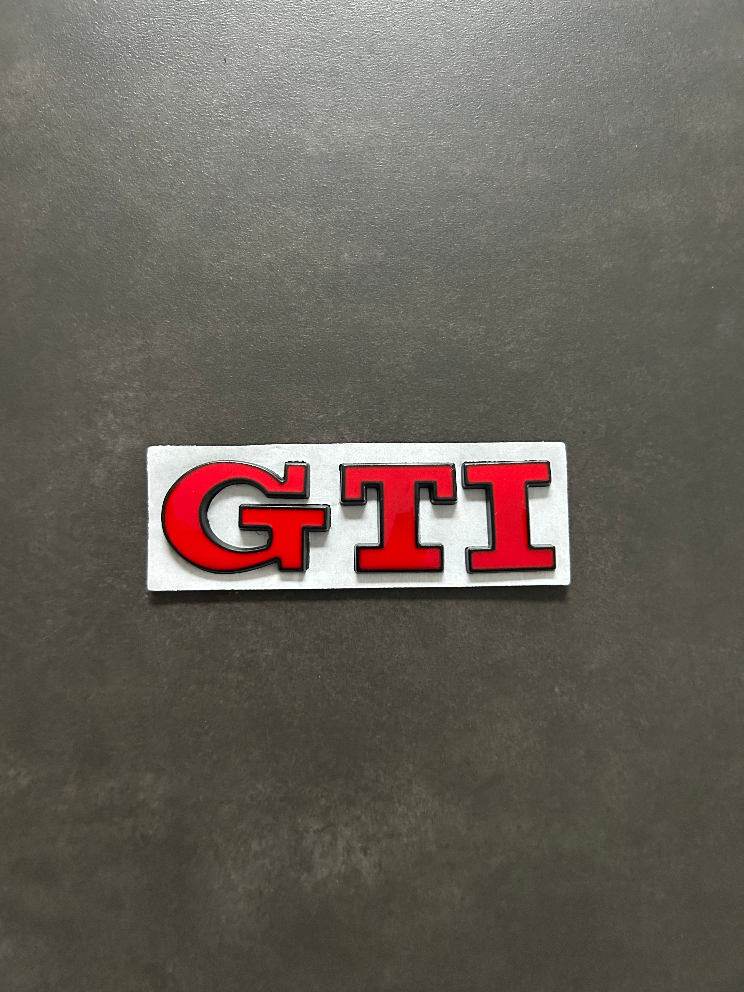 VW Golf GTI Emblem Set Schwarz/Rot – Heckklappe, Seiten & Kühlergrill – 3-teilig