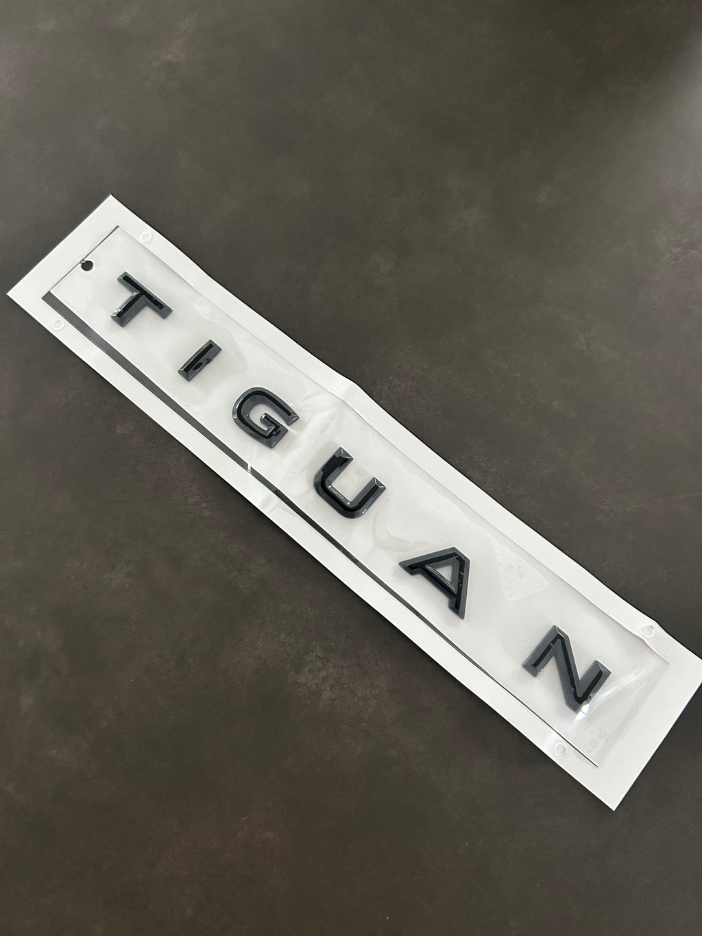 VW Tiguan Heckklappen Schriftzug – Schwarz Glanz – selbstklebend