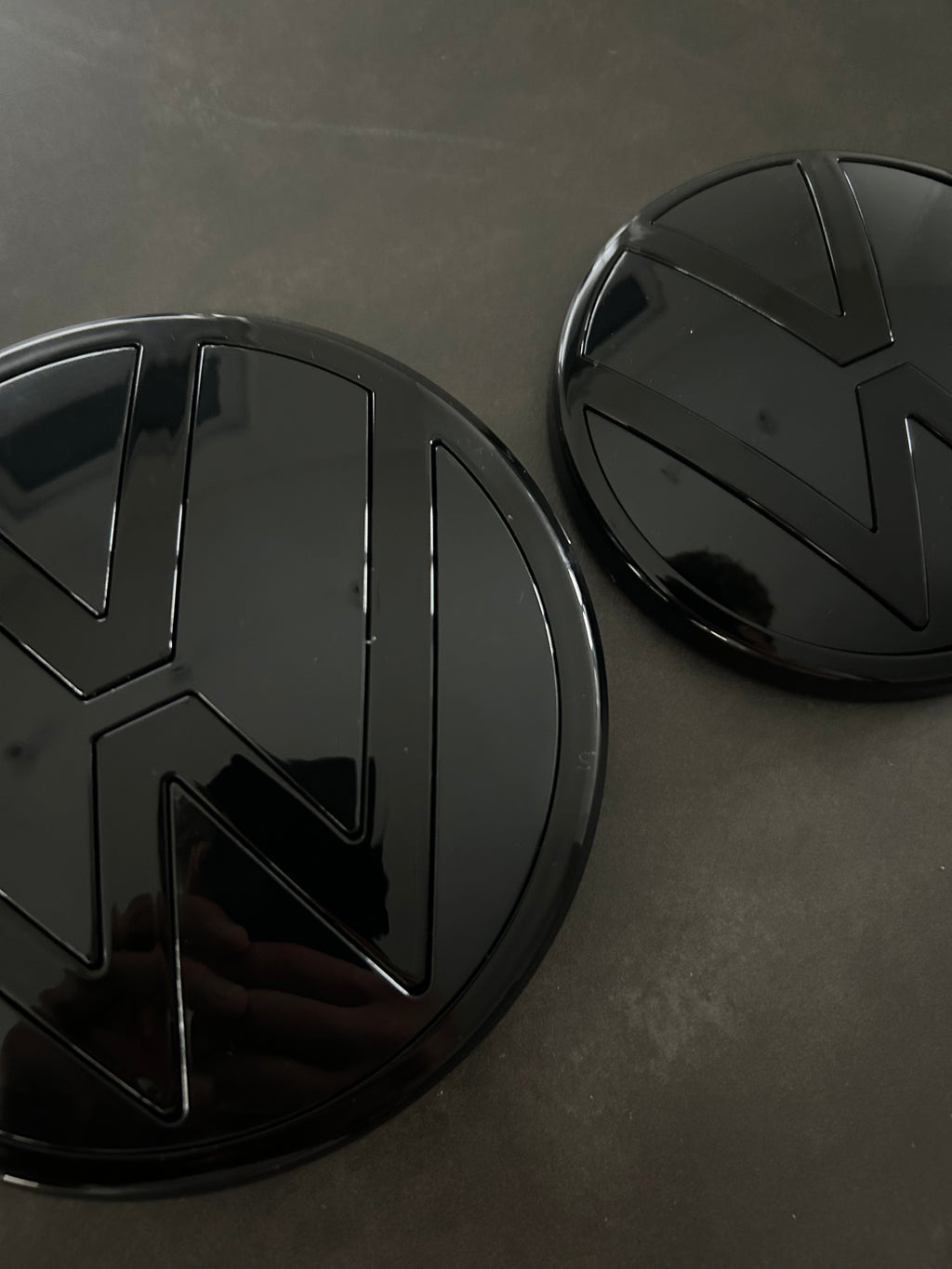 VW Golf 8 Emblem vorne und hinten - Schwarz/Schwarz mit ACC