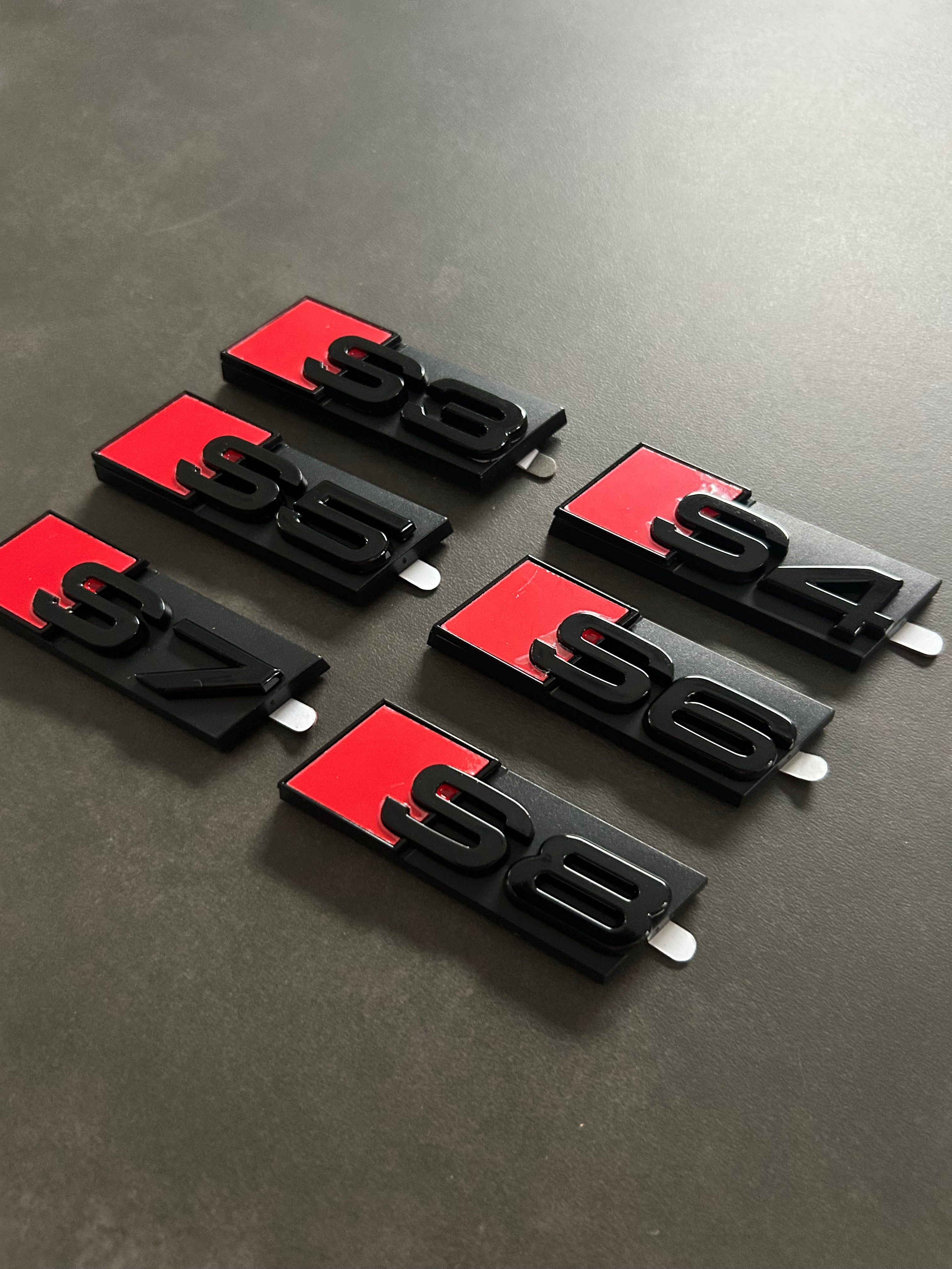 Audi S3-S8 Schriftzug Emblem Logo für Kühlergill Schwarz