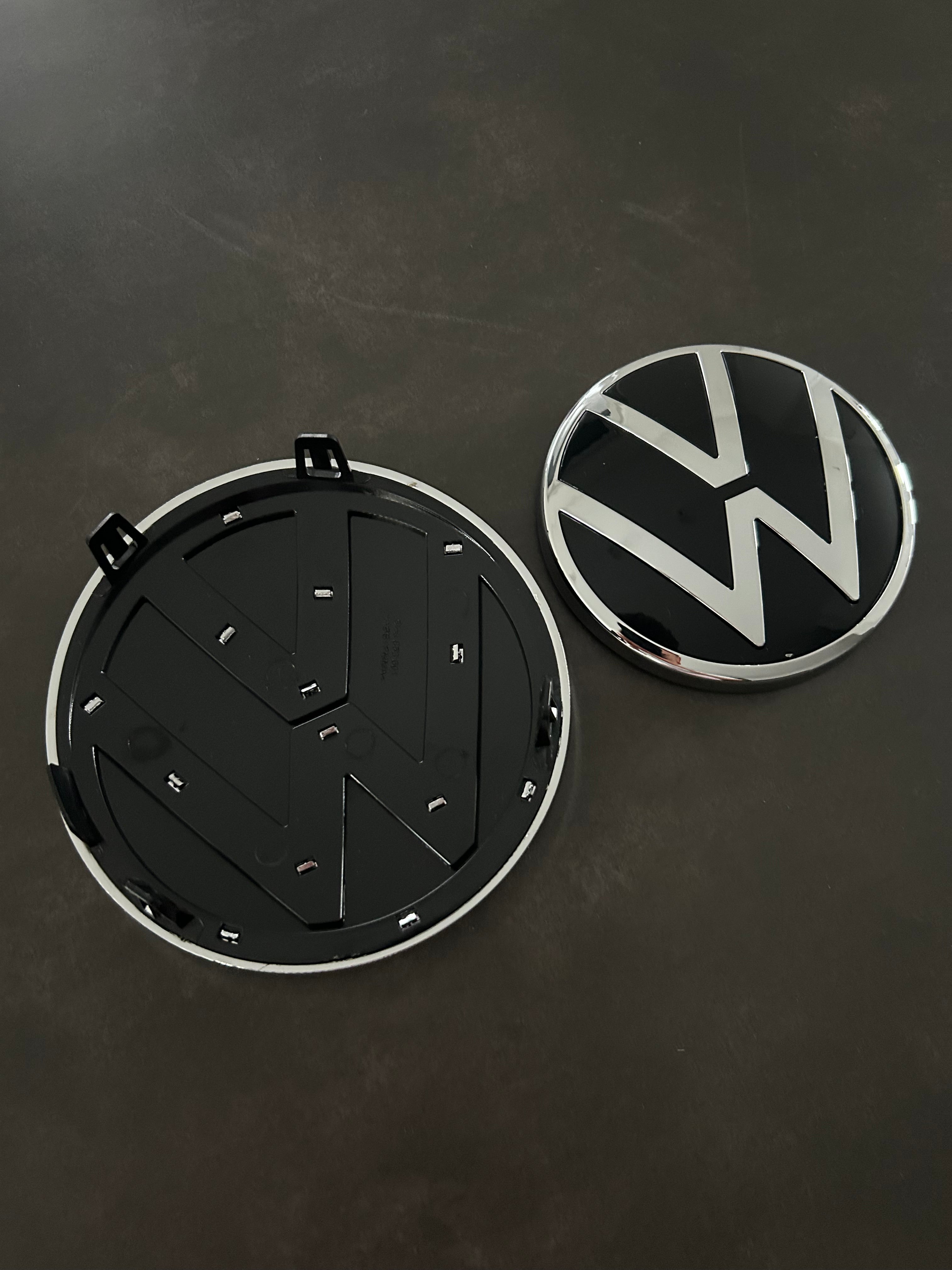 VW Golf 8 Emblem vorne und hinten - Silber/Schwarz mit ACC