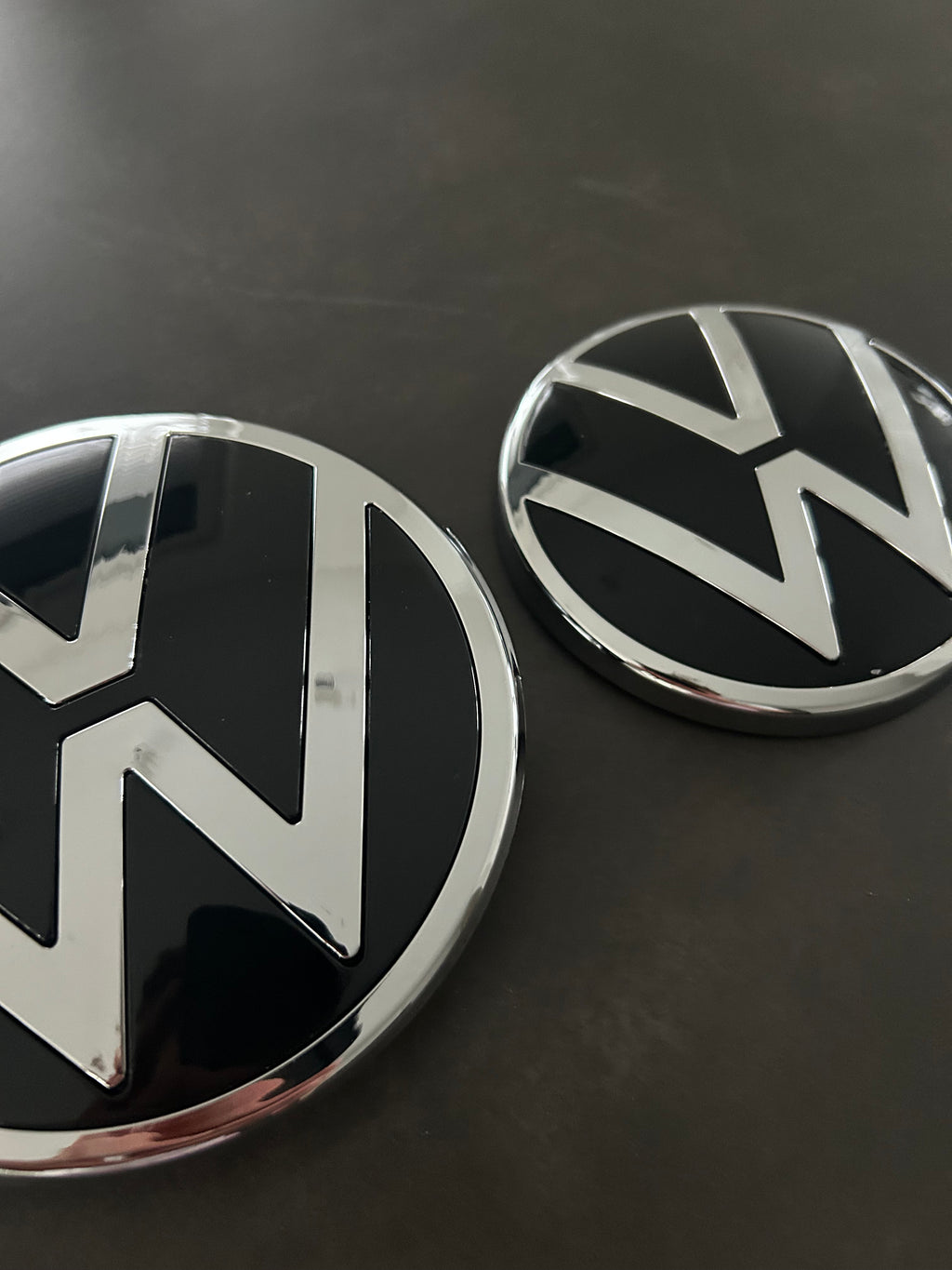 VW Golf 8 Emblem vorne und hinten - Silber/Schwarz mit ACC